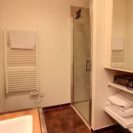 Le 52 Apartment *